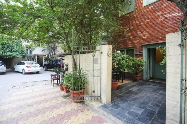 G 49 Bed & Breakfast 新德里 外观 照片