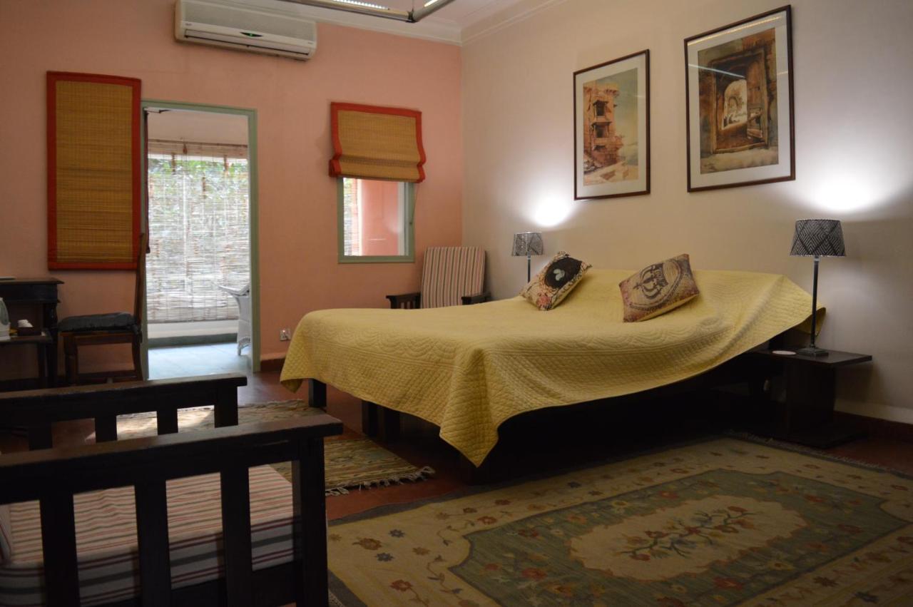 G 49 Bed & Breakfast 新德里 外观 照片